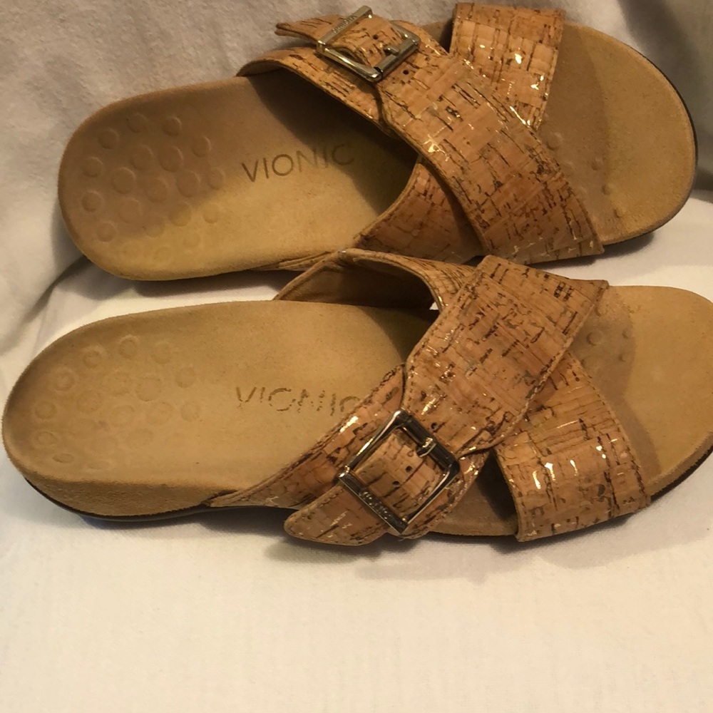 Women’s Vionic sandal size 7 tan with gold woven in.